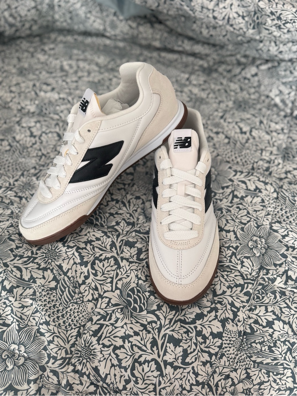 New Balance Men’s Cream & navy RC-42 Trainer